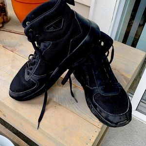 Not sure on the size but I’m thinking a 10